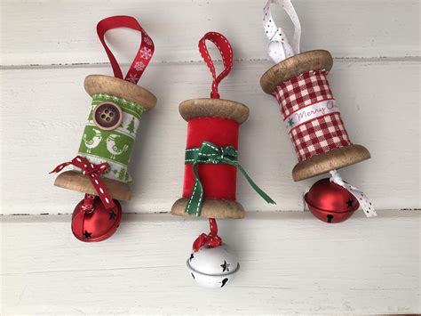 Christmas spool hanging decorations | Christmas ornament crafts
