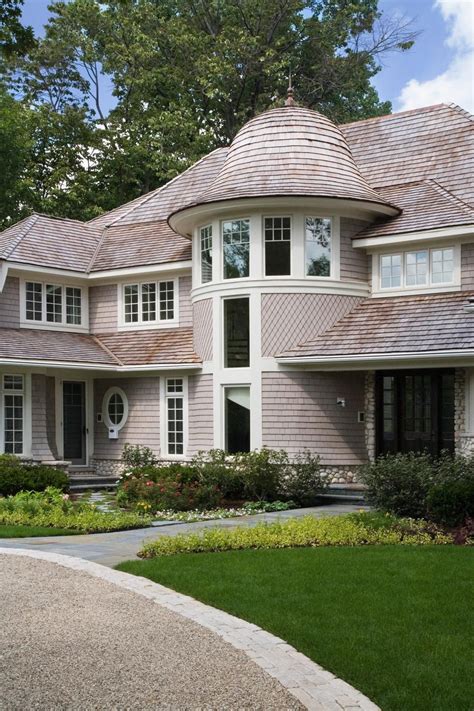 Cape Cod Lake House With Cedar Shingle Roof
