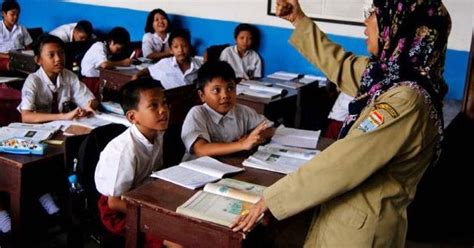 Secara etimologi, informasi merupakan kata atau istilah. Pengertian Guru Menurut Para Ahli - BUNGFEI.COM