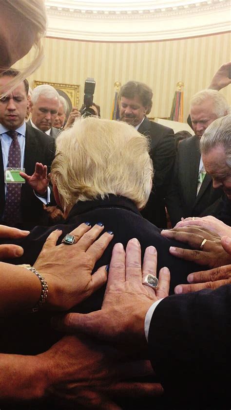 trump prays with evangelical leaders in oval office