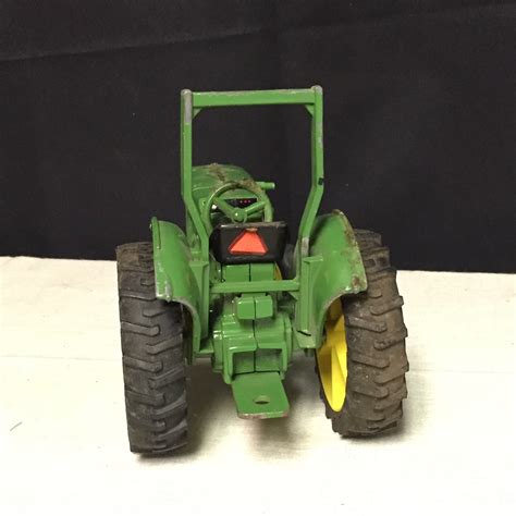 Vintage Ertl Die Cast Green John Deer Tractor With Roll Bar And Front