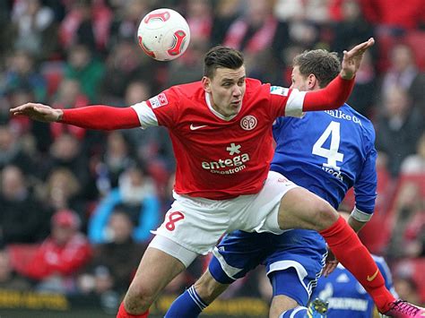 Er ist 33 jahre alt und seine. Szalai vor Wechsel nach Schalke | Bundesliga - kicker
