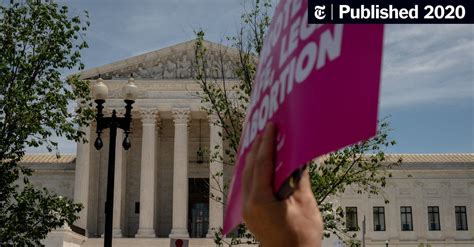 More Than 200 Republicans Urge Supreme Court To Weigh Overturning Roe V