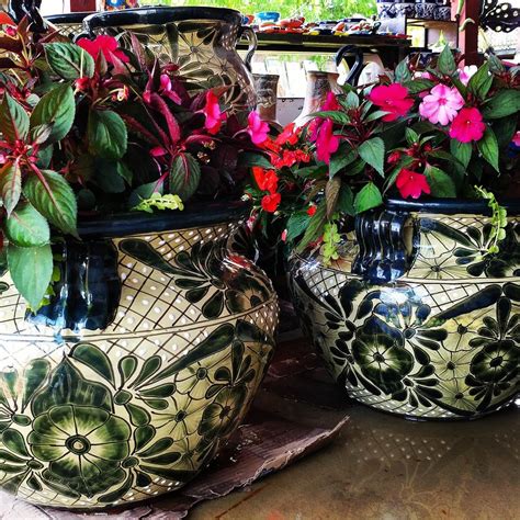 From wreaths to gnomes to metal flowers, your at home store is sure to have outdoor wall decor that matches your style. vintage green talavera pottery design | Talavera pottery ...
