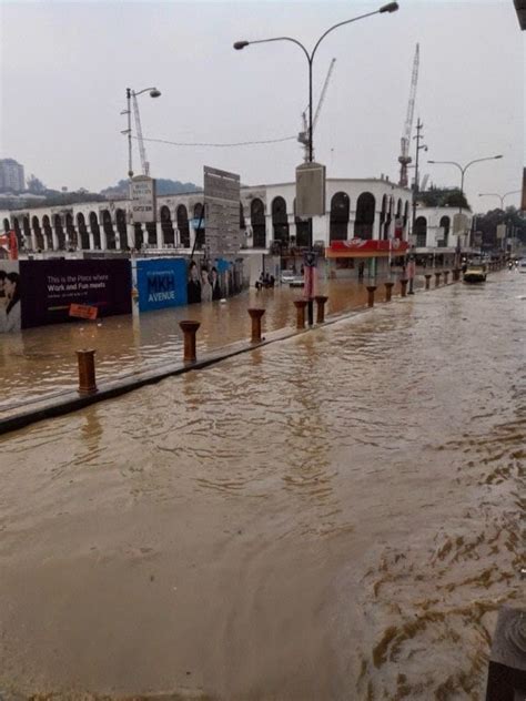 Banjir | enam keluarga terpaksa dipindahkan banjir kilat itu berlaku di jalan permatang, kempas johor bahru akibat hujan. (10 GAMBAR) Kajang Banjir Kilat