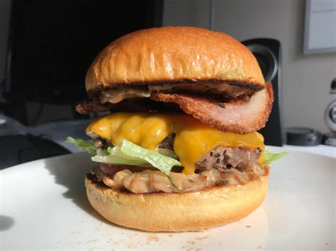 Beef And Bacon Burger I Made That Tasted Pretty Darn Good Dining And Cooking