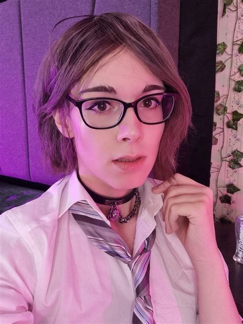 Faye Lockwood NEW PAGE OF On Twitter The Nerdy Girl In Your Class Her Cock