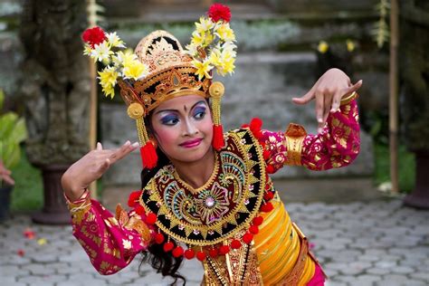 46 Bali Dancers