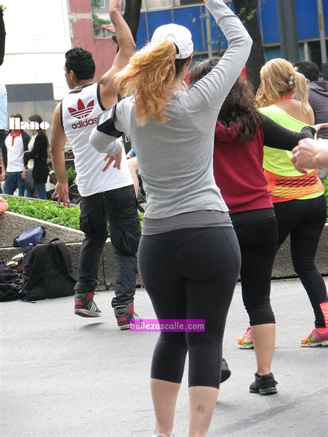 Guapa Mujer Caderona En Calzas Mujeres Bellas En La Calle