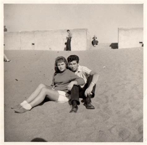 vintage dating 42 lovely snapshots that capture couples in the 1950s ~ vintage everyday