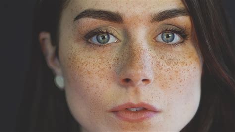 How To Create Stunning Fake Freckles With A Toothbrush And No Photoshop