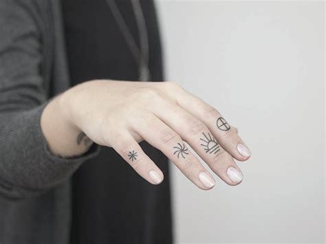 Hand Poked Finger Tattoos By Pontotattoo Finger Tattoos Minimalist Tattoo Tattoos For Guys