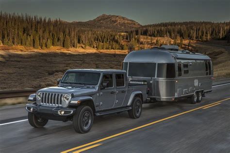 2020 bronco towing capacity engine. 2020 Jeep Gladiator Full Towing And Payload Specs: Here's ...