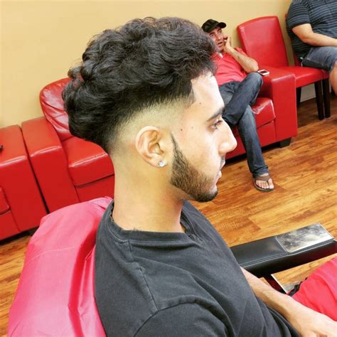 Messy wavy blowout haircut for men this style gives the impression of messiness, made with blowout techniques to maximize your volume and then with your fingers up and across right from the roots, randomly. 16+ Blowout Fade Haircut Ideas, Designs | Hairstyles ...