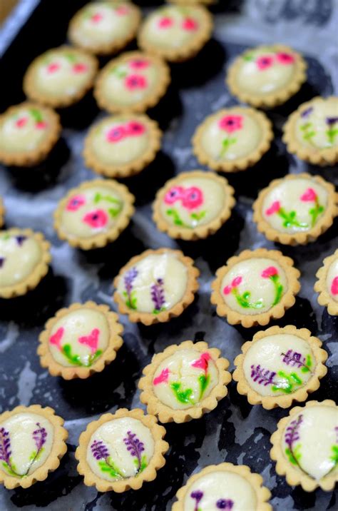 Im using 2 kind of cheeses, cream cheese & mascarpone. Amy Munirah: Resepi Blueberry cheese tart