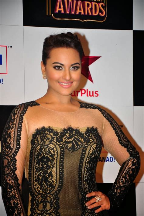 Sonakshi Sinha At Big Fm Big Star Entertainment Awards 2014 In Mumbai Hot Girls Go Down