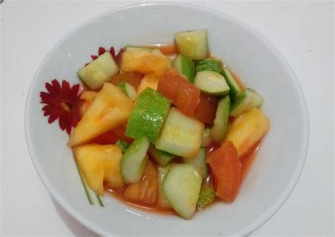 Acar biasnya merupakan pelengkap makanan dari nasi goreng. Resep Acar Nanas Ketimun Tomat -pelengkap Nasi Kebuli oleh ...