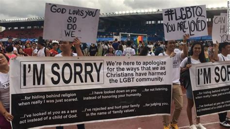 Un Grupo De Cristianos Asistió A Una Marcha Del Orgullo Gay Para