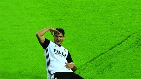 Goncalo guedes scored a mesmerising solo goal as valencia stayed in. Gonçalo Guedes - Insane Skills Goals & Assists 2017/2018 - Valencia - YouTube