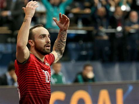 Ricardinho futsal skills,ricardinho futsal skills tutorial,ricardinho futsal. Futsal: Ricardinho marca «de letra» e Portugal entra a ...
