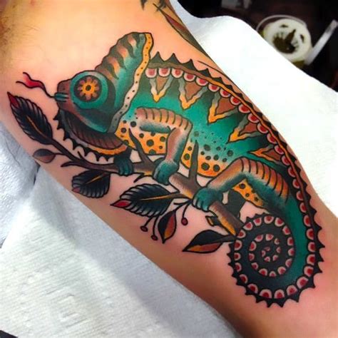 Cool Chameleon Tattoo Idea Tatuaje de camaleón Tatuaje estilo tradicional Tatuajes tradicionales