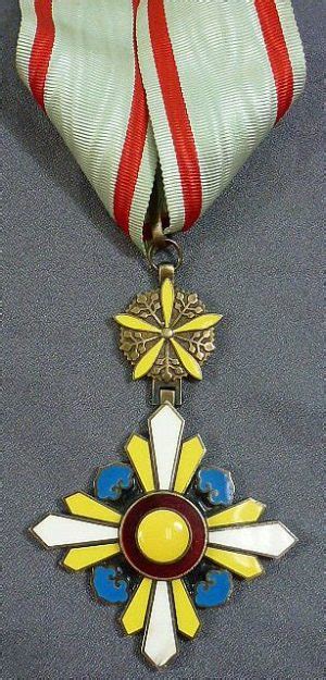 Japanese Medals Griffin Militaria