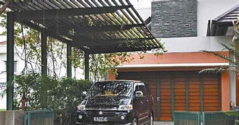 Inspirasi Interior dan Eksterior Rumah: Desain Carport Terlihat Hijau