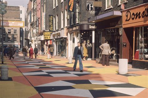 26 Amazing Photos Of Carnaby Street In The Swinging Sixties And