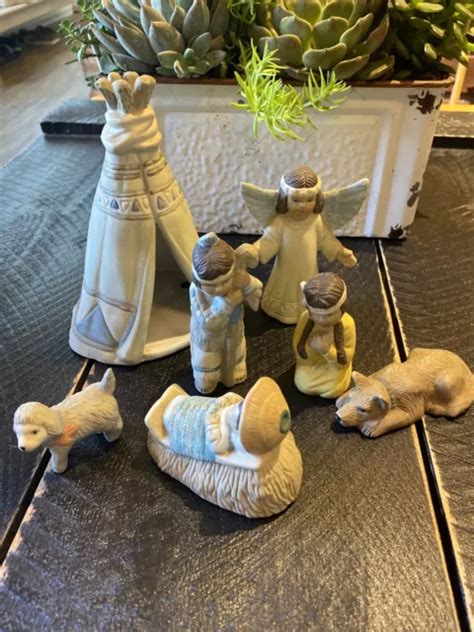 Vintage House Of Lloyd Ceramic Native American 7 Figure Nativity Set