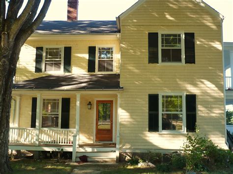 The psychology of red door yellow door dangerousподробнее. yellow house with red door | Yellow house exterior, House ...