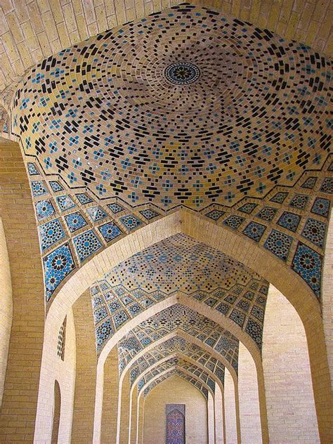 Beneath the big dome you the golden mosque in doha, qatar, was also designed by fadillioglu's firm, and opened in 2010. 40+ Beautiful Mosque Ceilings That Highlight Islamic ...
