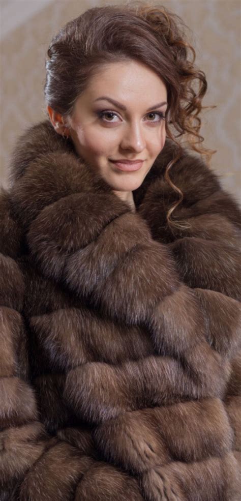 nadire atas on women s designer fur coats and jackets pelzmantel anziehsachen anziehen