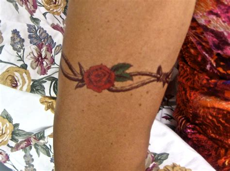 Armband tattoo frau armband tattoo design arm tattoo sleeve tattoos tattoo designs tattoo flash barbed wire tattoos feather tattoos tatoos. Barbed Wire and Rose Tattoo by sing2mi on DeviantArt