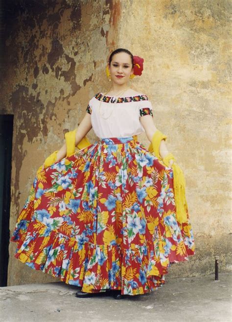 Pin By Daniela Moura On Trajes Típicos Mexicanos Mexican Outfit