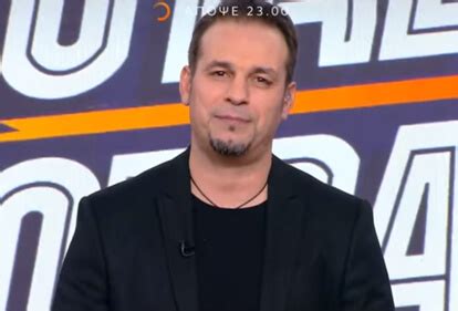 Τα σοκάκια αποτίνουν φόρο τιμής στον μαραντόνα! Ντέμης Νικολαΐδης και «Τοtal Football» στον παλμό των ...