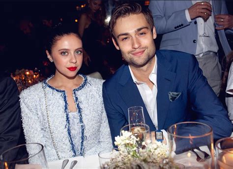 Does Douglas Booth Have A Girlfriend Inside His Love Life
