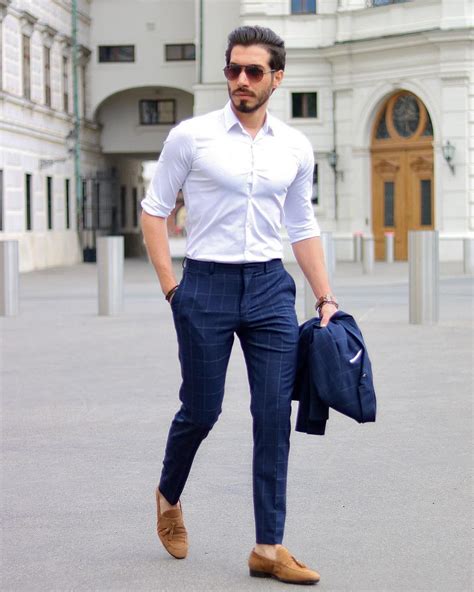 Blue Suit Brown Shoes With White Shirt Vestiti Persona Spazi Allaperto