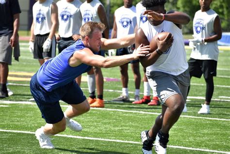 Played in between two te. Blue-Grey Football High School All-American Football Games ...