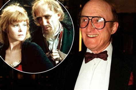 Fagin Is Dead Oscar Nominated Oliver Actor Ron Moody Dies Aged 91
