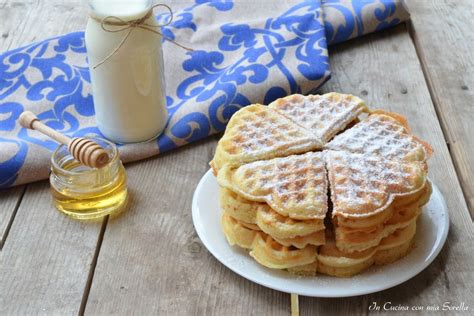 Waffle di bruxelles sono soffici e si utilizza del normale lievito per dolci. Waffle - ricetta originale belga - In cucina con mia ...