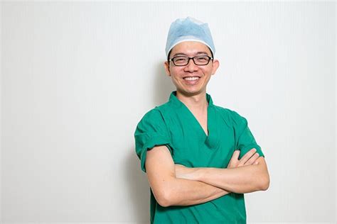 Dr Tony Orthopaedic Spine Surgeon Mount Elizabeth Singapore