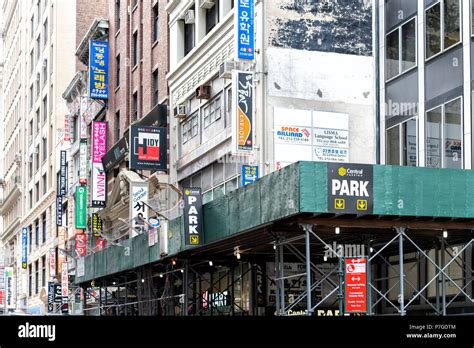 West 32nd Street Hi Res Stock Photography And Images Alamy