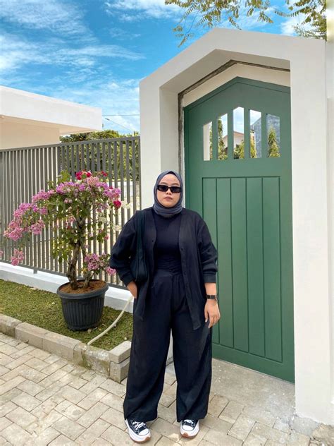 Black On Black Jilbab Ootd Gaya Hijab Kasual Model Pakaian