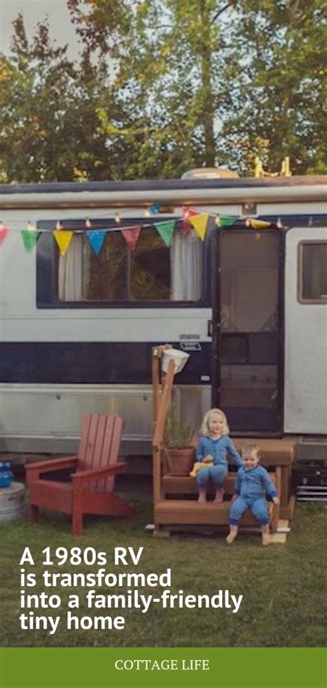 Что за номер family room bunkbed? A 1980s RV is transformed into a family-friendly tiny home ...