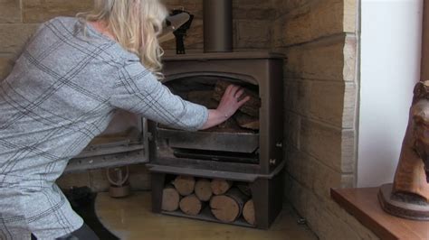 End feed, glass viewing window. ESSE wood burning stove review - YouTube