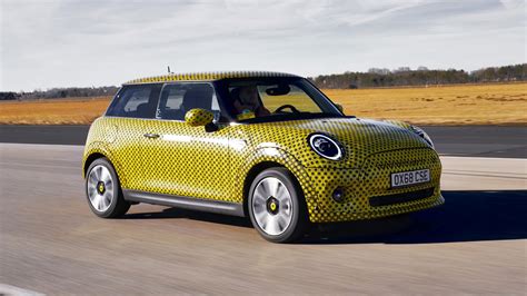 Topgear 8 Things We Learned Driving The New Electric Mini Cooper S E