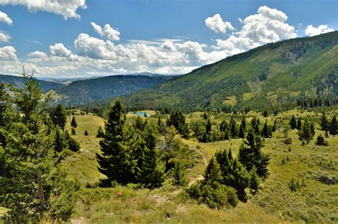 Yellowstone rv park offers wonderful accommodations for the rv traveler and tenter at reasonable rates. Green landscape Yellowstone National Park, USA | Round the ...