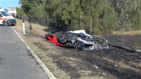Ferrari Contro Camper In Sardegna Nell Incidente Morti Due Turisti La Repubblica