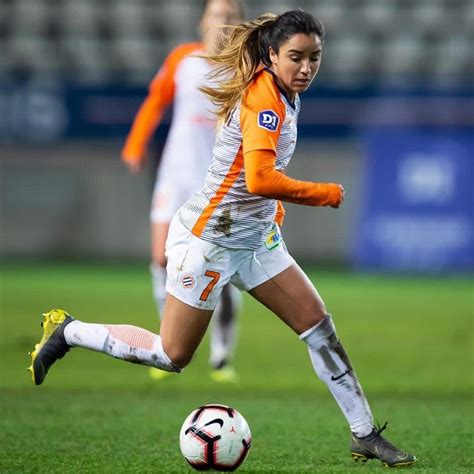 Sakina karchaoui is a french footballer who plays as a left back for division 1 féminine club montpellier and the france national. Sakina Karchaoui - Toutes ses photos | Photos de Stars