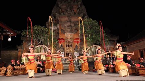 Traditional Balinese Dance At The Peliatan Royal Palace Ubud Bali Youtube
